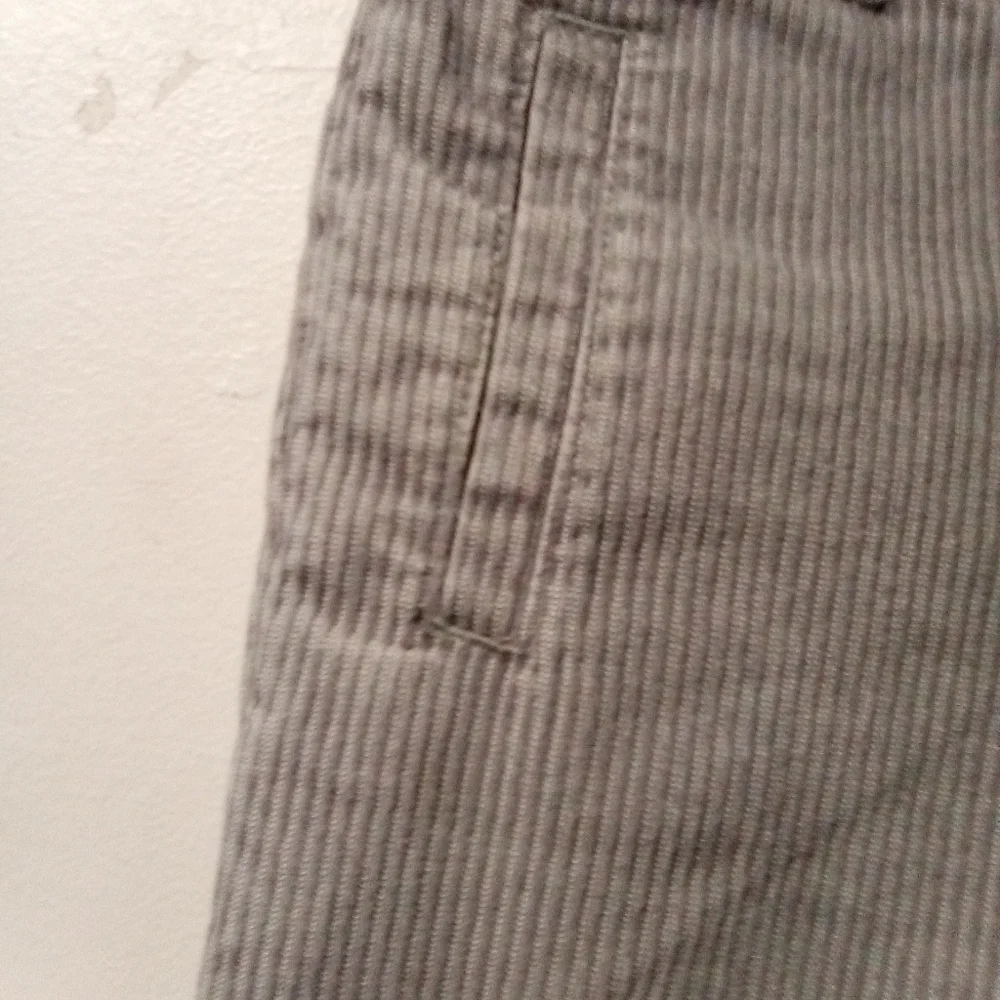 GYMBOREE boys gray corduroy pants. Size 5.
